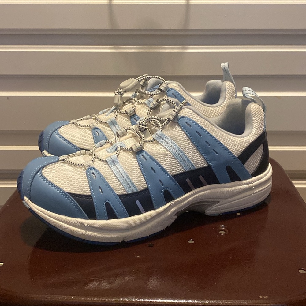 Dr. Comfort Blue and White Shoes. Women size 10. - Picture 8 of 10